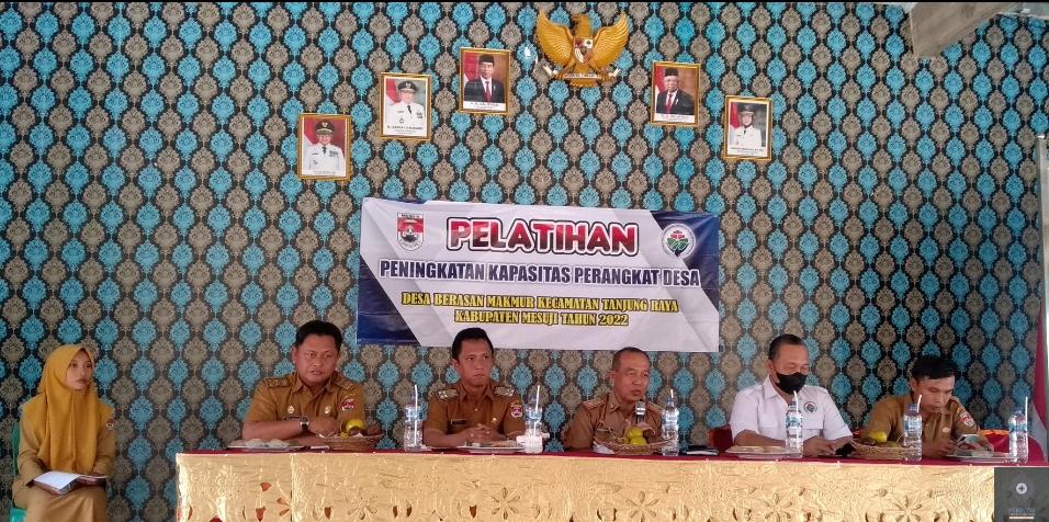 Di Brasan Makmur, Kadis PMD, Camat, Kades, TA. Menteri Latih Perangkat Desa